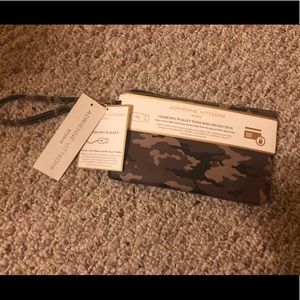Adrienne Vittadini wristlet